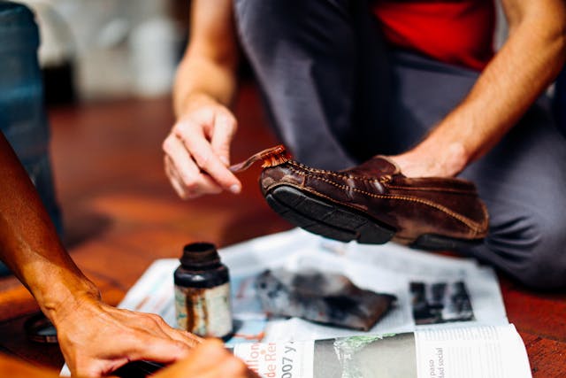 tips menyemir sepatu